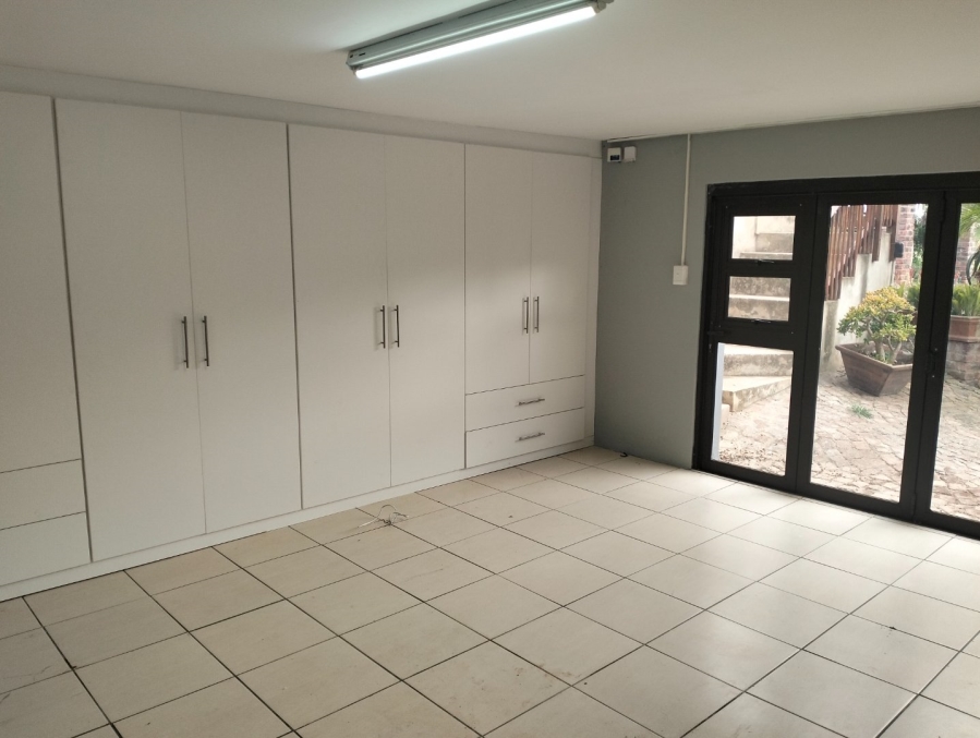 To Let 5 Bedroom Property for Rent in Island View Western Cape